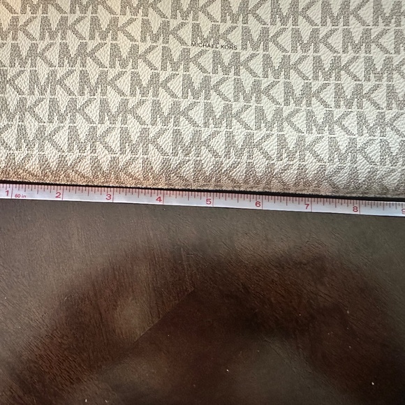 Michael Kors Clutch & Cross Body - Blush Pink - Picture 5 of 16